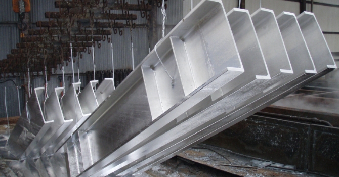 Hot-dip galvanized steel strucutures